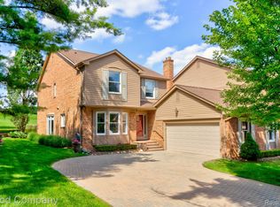 6 The Oaks, Bloomfield, MI 48301