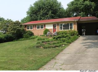 29 Pleasant Ridge Dr, Asheville, NC 28805