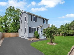 22 Marvin St, Patchogue, NY 11772