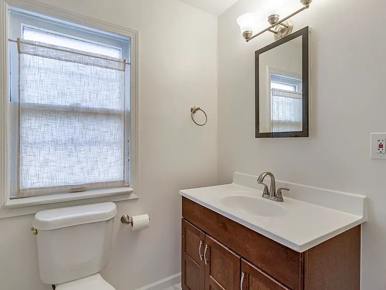 2084 Wascana Ave — Photo 17