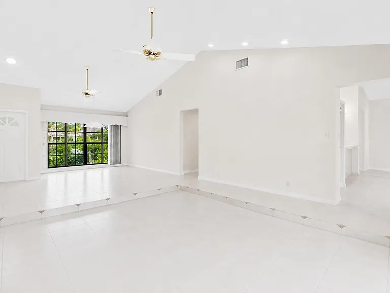 5055 NW 89th Way — Photo 3