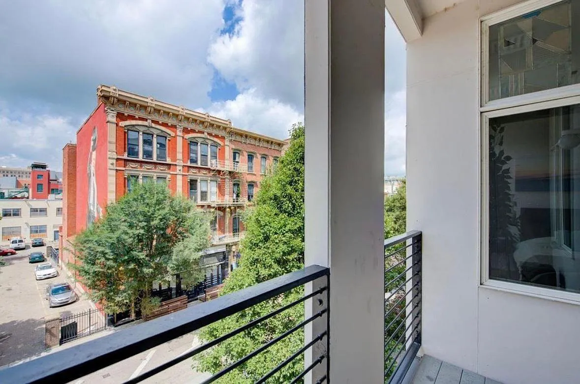 1150 Vine St — Photo 1