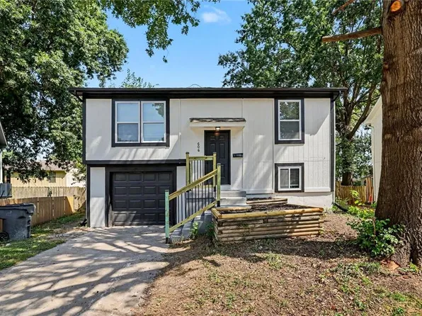 606 E Welston Ave, Olathe, KS 66061