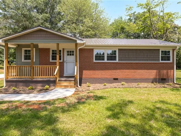 129 Redwood Rd, Eden, NC 27288