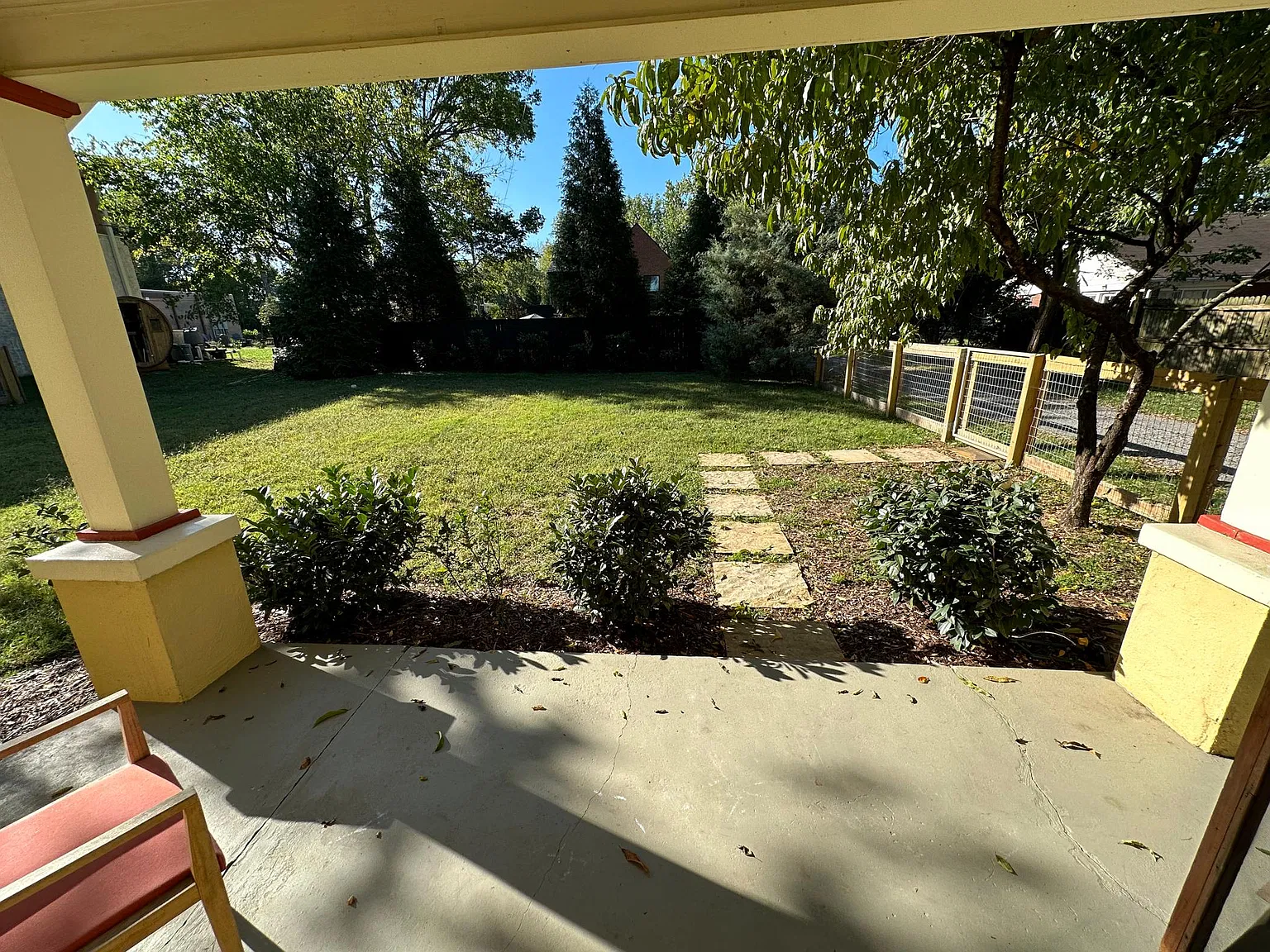 3 bed, 1100 sqft, $2,412 — Photo 3