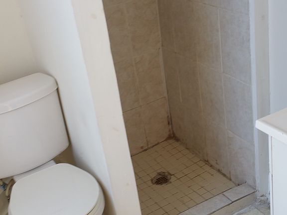 4th image of 919 Belmont Ave #2