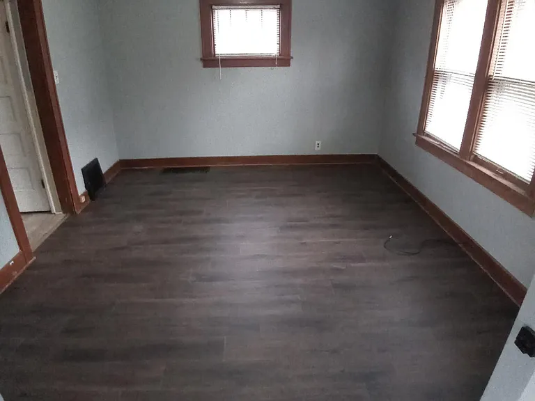 710 Corby Blvd — Photo 3