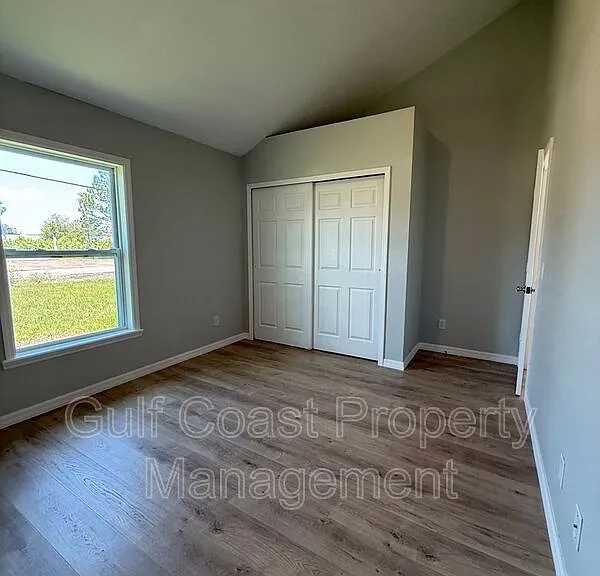 3294 W Price Blvd — Photo 25