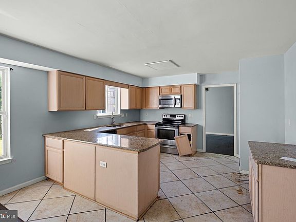 4th image of 247 N Caroline Pl