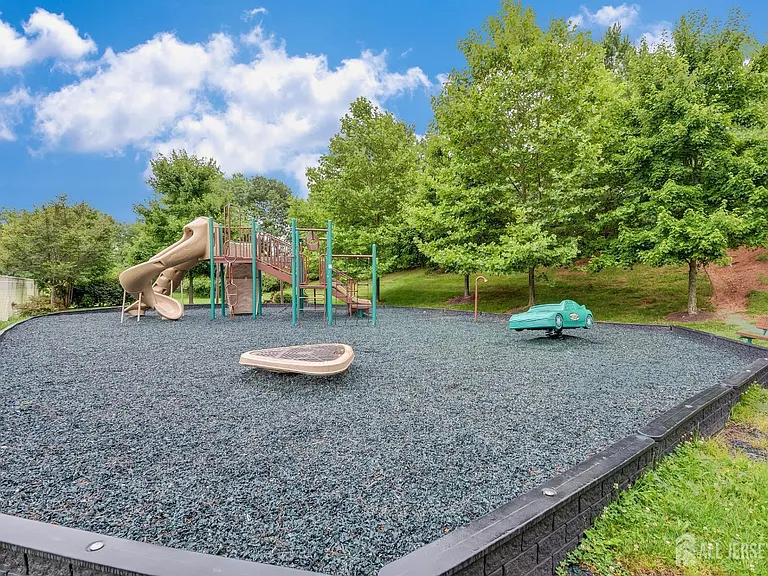 537 Sayre Dr — Photo 7