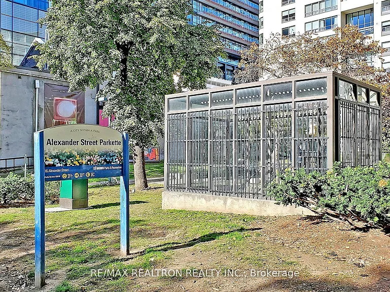 501 Yonge St #4009 — Photo 21