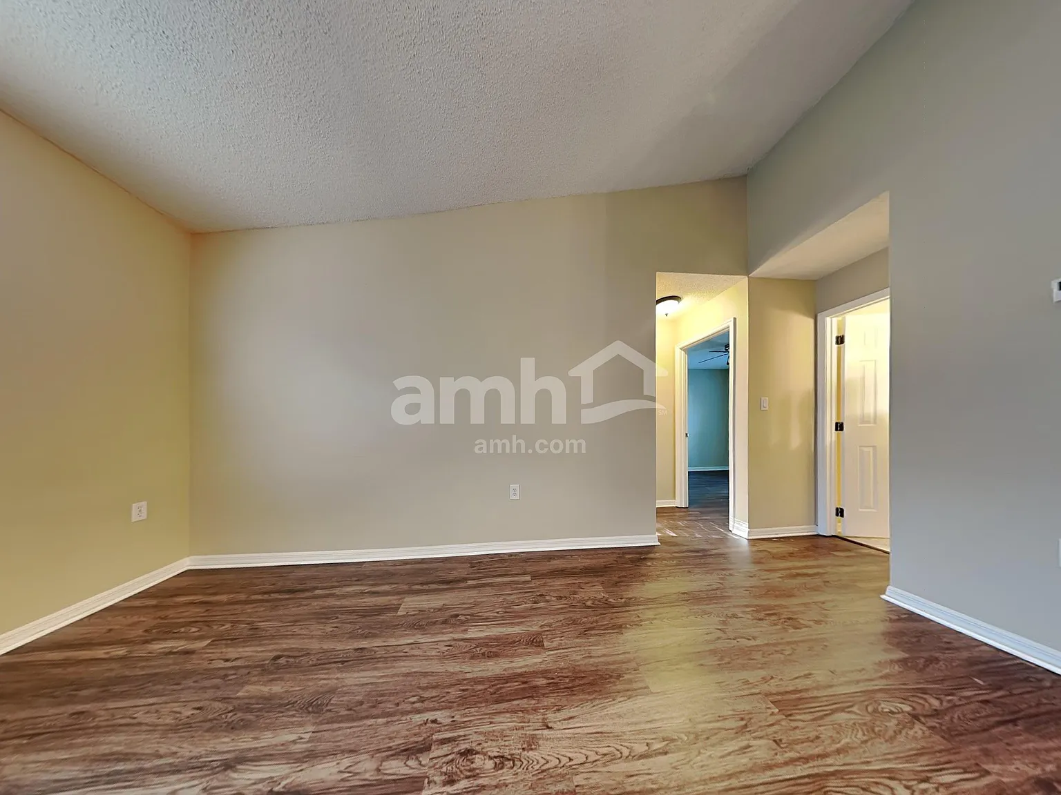 3 bed, 2.0 bath, 1624 sqft, $2,485 — Photo 4