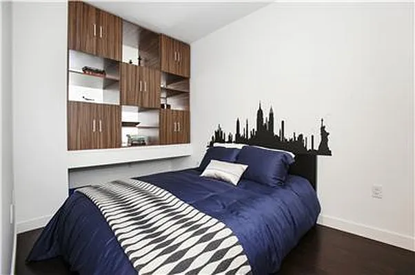 Sold by R New York | media 14