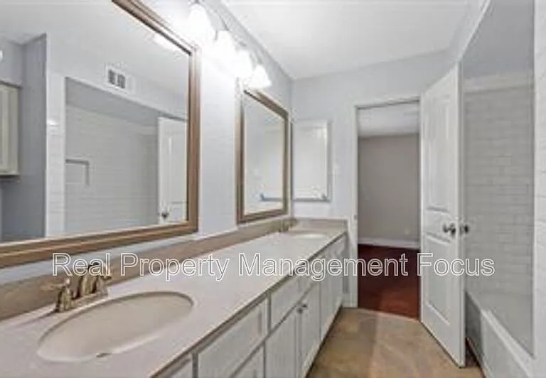 14722 Overview Dr — Photo 32