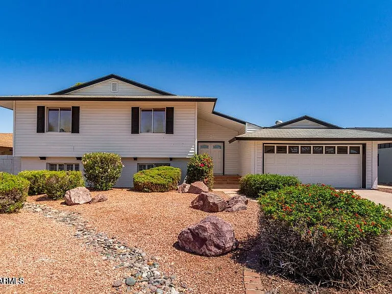 1628 E Hermosa Dr — Photo 1