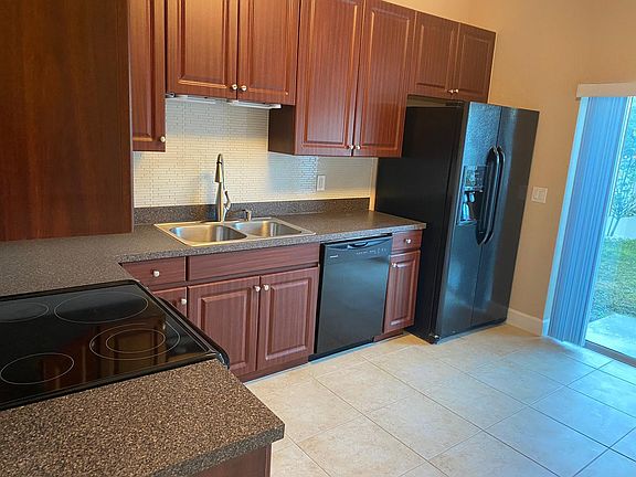 4th image of 173 Alexander Woods Dr