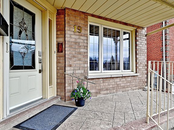 3rd image of 19 Berkeley Ct