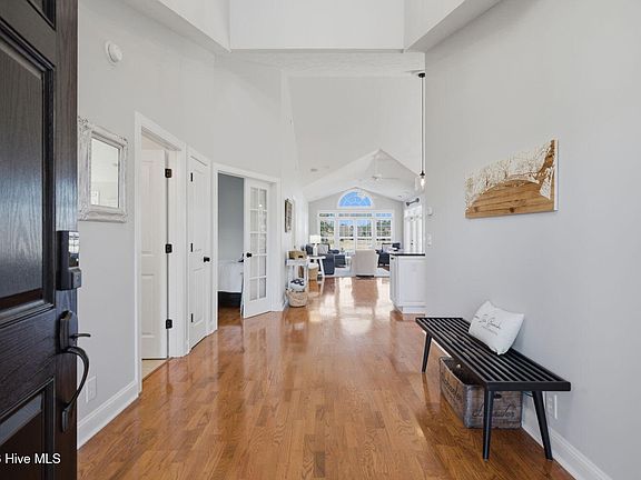 5th image of 252 Sedgefield Place SW