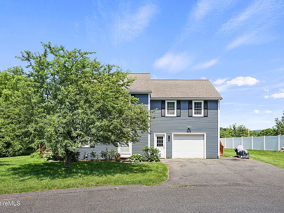 3rd image of 25 Valentine Ln