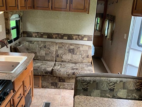 5th image of 11 Private Road 2352 #7