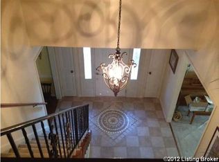 504 Rothbury Ln, Douglass Hills, KY 40243