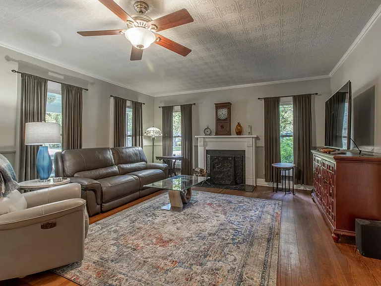 1503 S Elm St — Photo 11