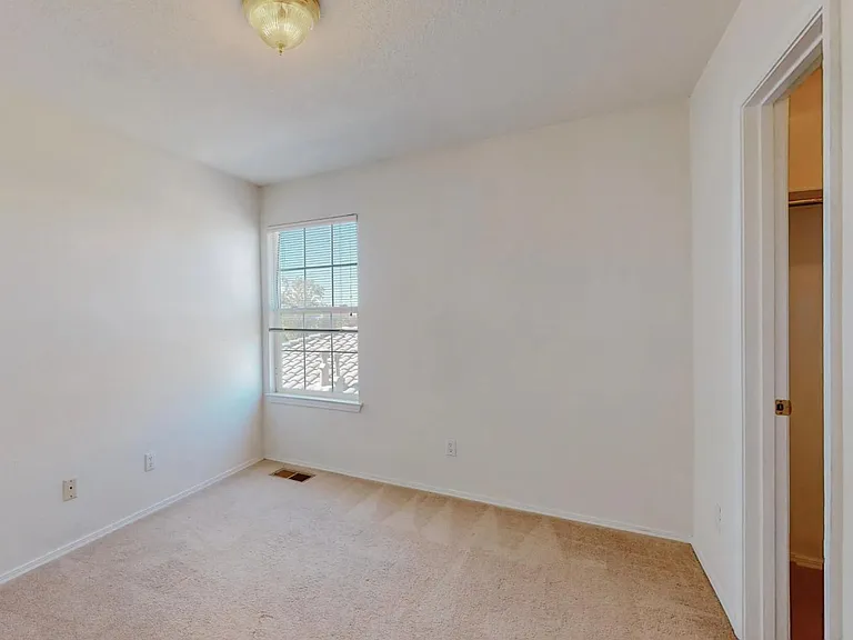 7309 Boxwood Ave NE — Photo 11