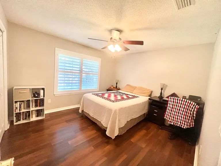 1660 Northridge Rd — Photo 28