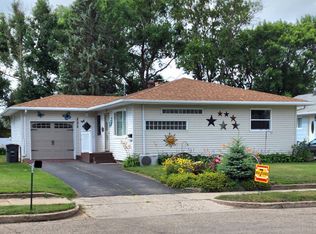 131 10th St SW, Rugby, ND 58368