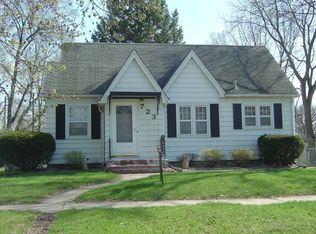 723 Dawson St, Waterloo, IA 50703