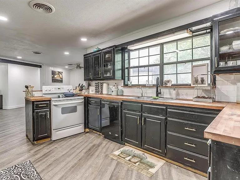 8328 Tucson Trl — Photo 10