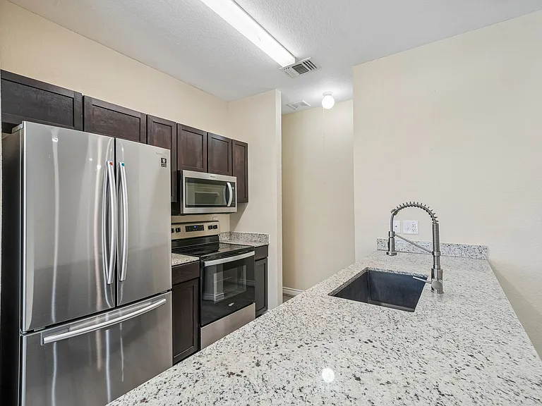 La Marquesa Apartments — Photo 47