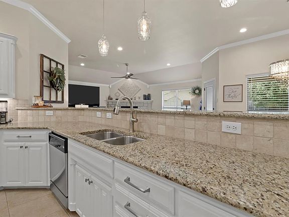 4th image of 7021 Ridge Crest Dr
