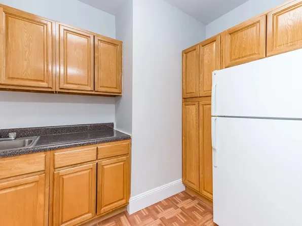 14425 33rd Ave APT 3E, Flushing, NY 11354