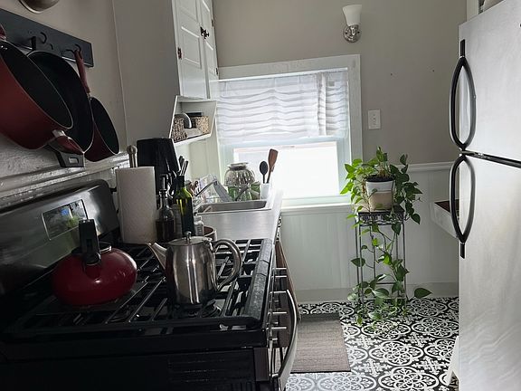 3rd image of 180 Cleveland Ave Unit 3