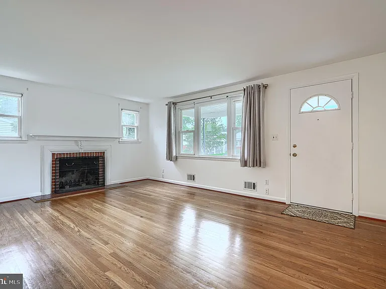 112 Springside Dr — Photo 7