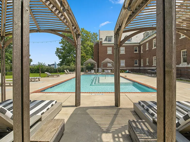 Central State Mansion — Photo 47