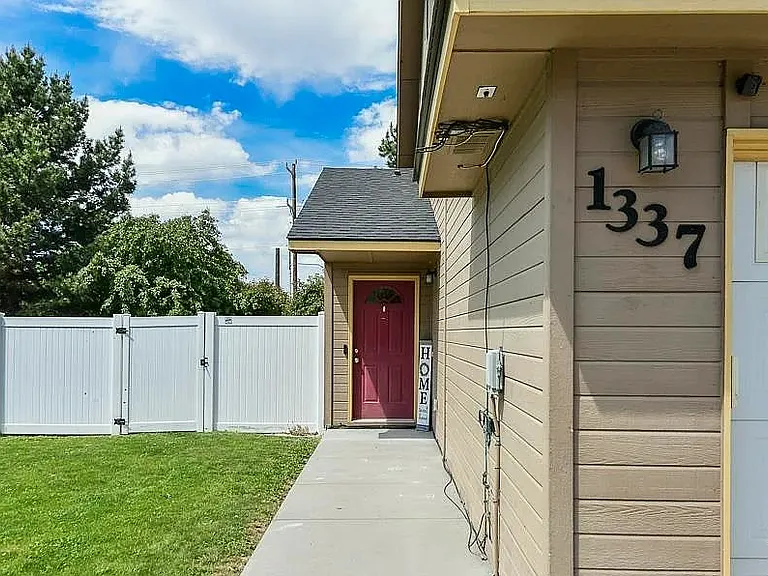 1337 N Gingham Ave — Photo 3