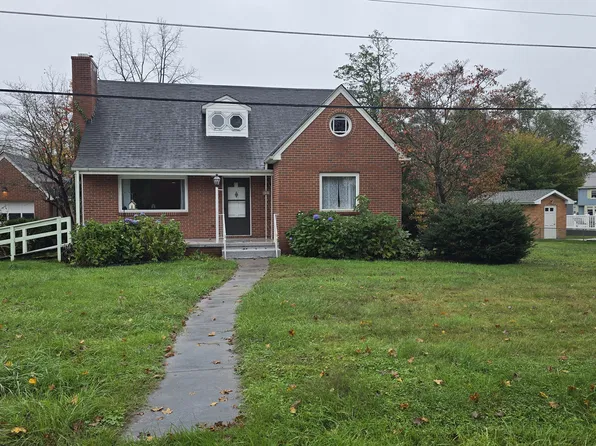 111 Waller Ave, Covington, VA 24426