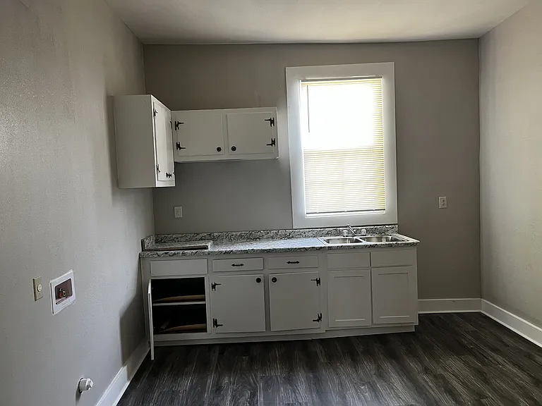 1211 Sylvan St — Photo 9