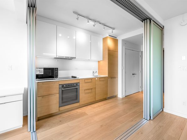 13438 Central Ave #907, Surrey, BC V3T 0N2