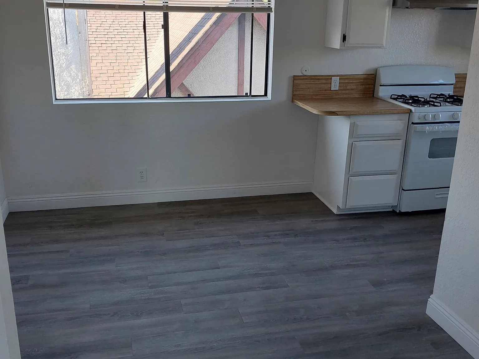 2 bed, 800 sqft, $2,200 — Photo 4