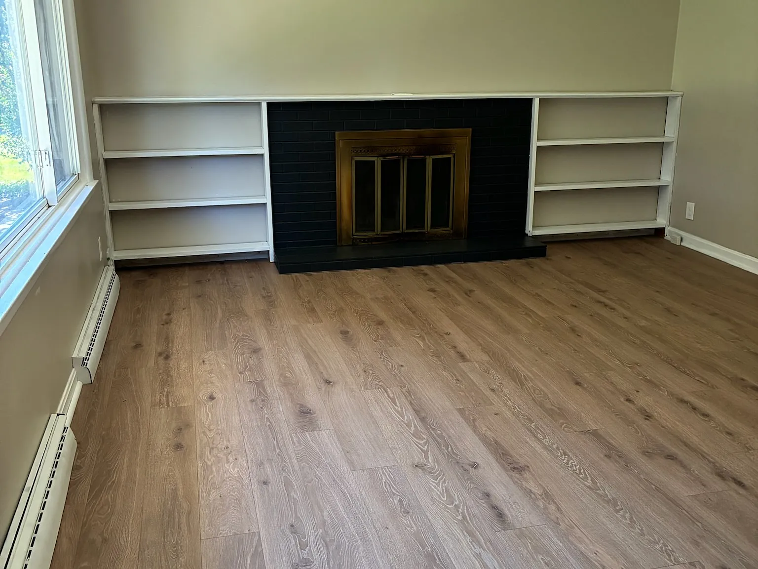 3 bed, 1.5 bath, 1576 sqft, $1,890 — Photo 2