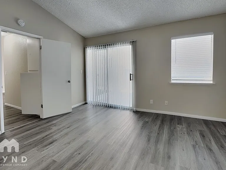 5825 Goodsprings Ct — Photo 8