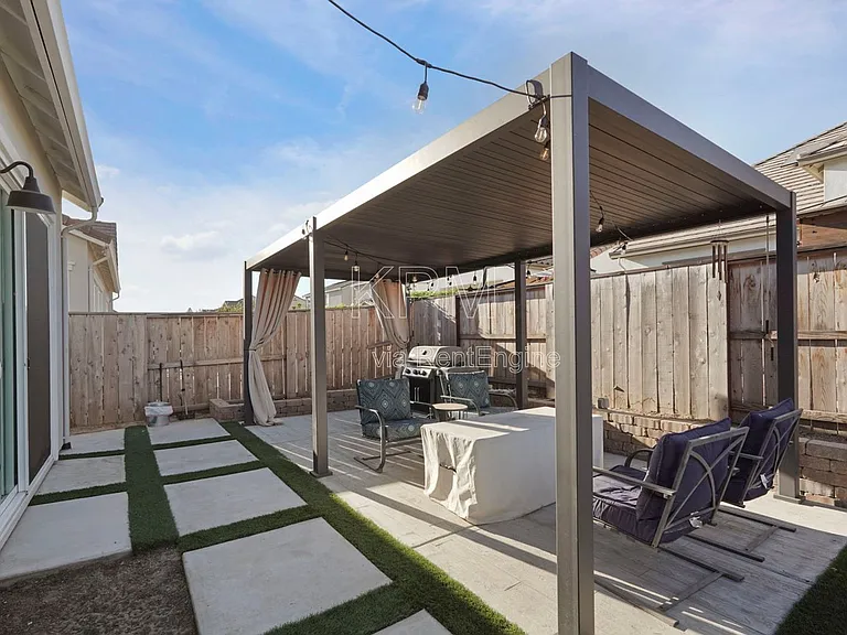 2933 Valencia St — Photo 45