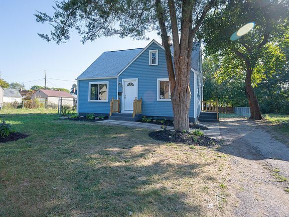 3rd image of 2438 Renwood Pl