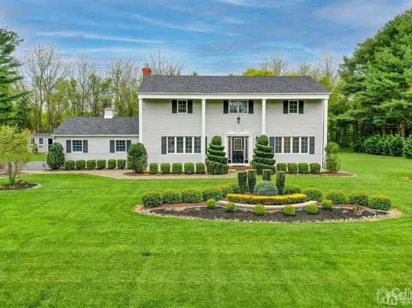12 Maplecrest Ln, Colts Neck, NJ 07722
