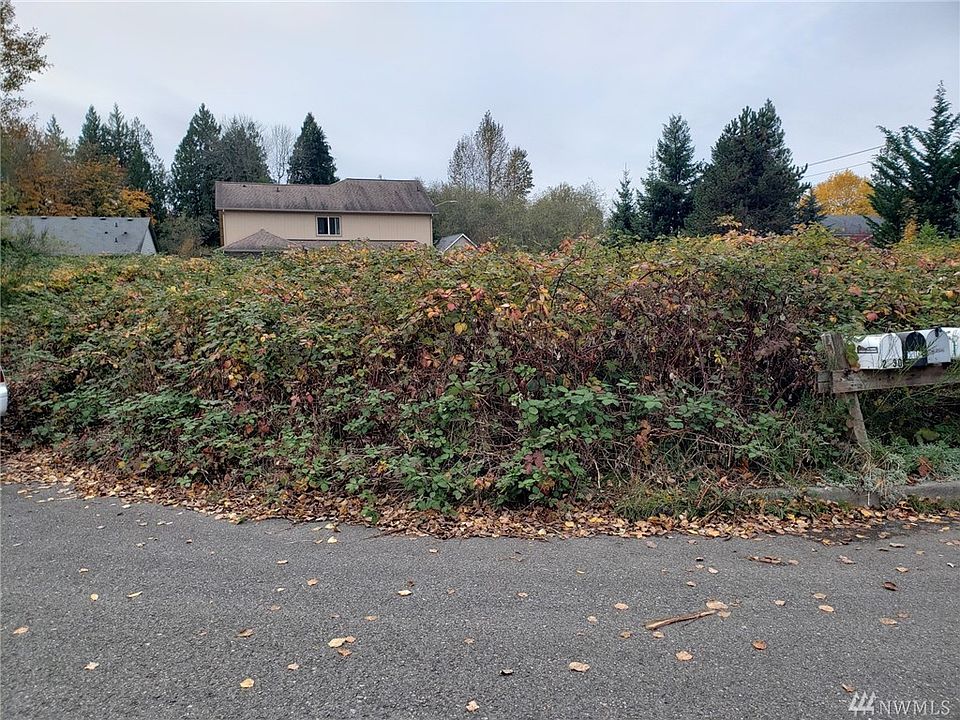 1st image of 2513 Barrington Ct NE
