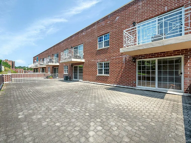 70 Lime Kiln Rd #2H — Photo 18