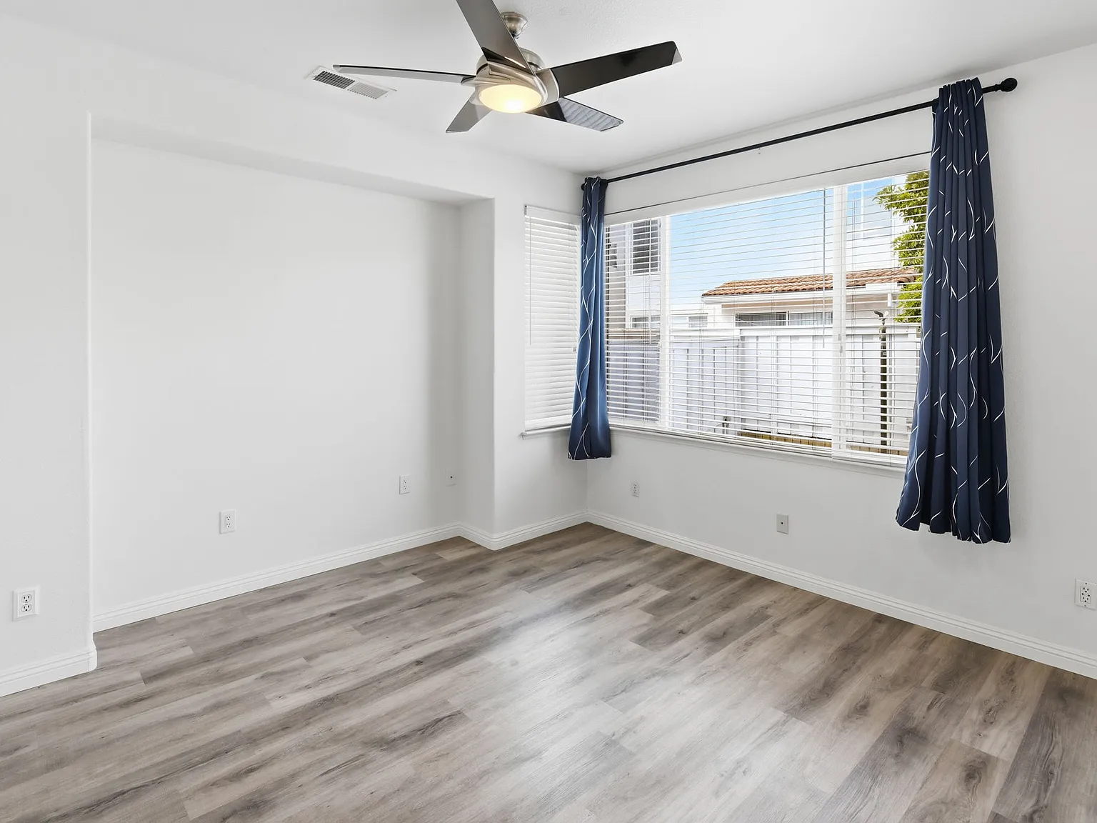 4 bed, 2.5 bath, 1740 sqft, $4,295 — Photo 4